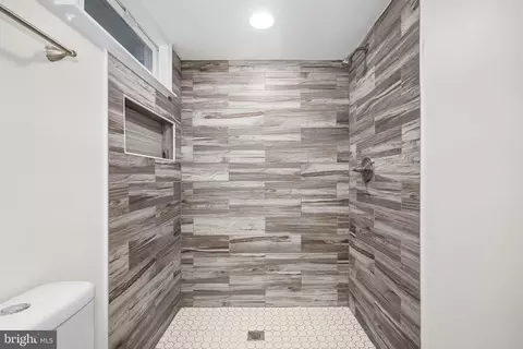 Entry Way - 328 Vale Smt S, Laurel, MD 20724 photo 6 of 12