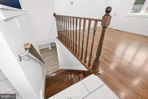 Entry Way - 328 Vale Smt S, Laurel, MD 20724 photo 4 of 12