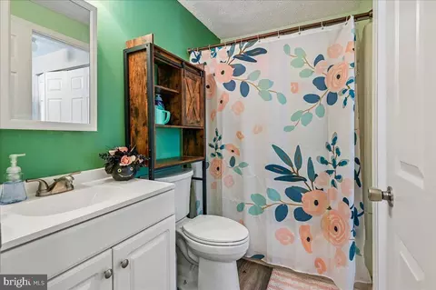 Bath - 7920 Sutherland Ct, Pasadena, MD 21122 photo 1 of 2