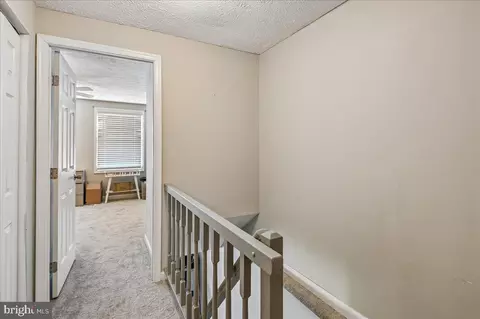 Entry Way - 7920 Sutherland Ct, Pasadena, MD 21122 photo 3 of 4