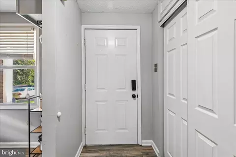 Entry Way - 7920 Sutherland Ct, Pasadena, MD 21122 photo 1 of 4