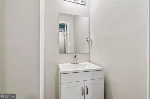 Bath - 7920 Sutherland Ct, Pasadena, MD 21122 photo 2 of 2