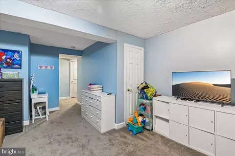 Entry Way - 7920 Sutherland Ct, Pasadena, MD 21122 photo 4 of 4
