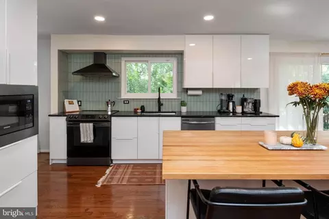Kitchen - 237 Chatham Ln, Annapolis, MD 21403 photo 4 of 4