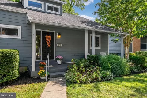 Exterior - 237 Chatham Ln, Annapolis, MD 21403 photo 3 of 12