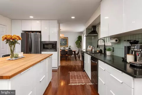 Kitchen - 237 Chatham Ln, Annapolis, MD 21403 photo 3 of 4