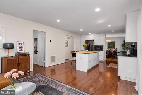 Kitchen - 237 Chatham Ln, Annapolis, MD 21403 photo 2 of 4