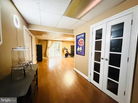 Entry Way - 321 Cool Breeze Ct, Pasadena, MD 21122 photo 4 of 4