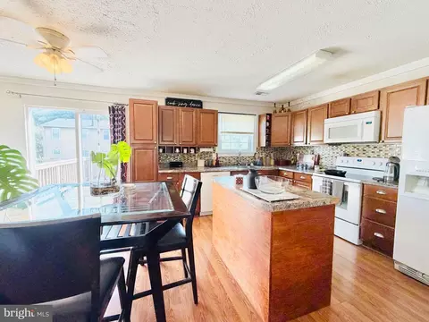 Kitchen - 321 Cool Breeze Ct, Pasadena, MD 21122 photo 1 of 3
