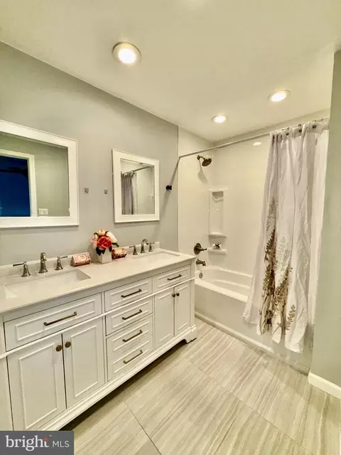 Bath - 7635 Stoney Creek Dr, Pasadena, MD 21122 photo 3 of 10