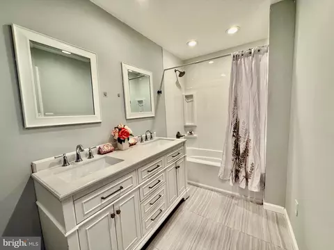 Bath - 7635 Stoney Creek Dr, Pasadena, MD 21122 photo 4 of 10