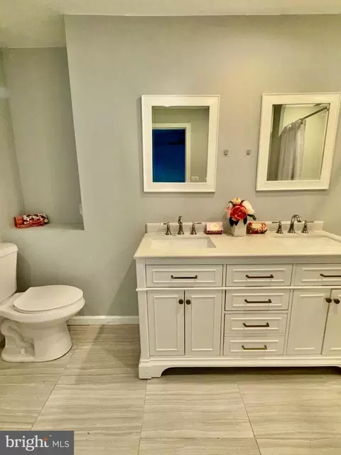 Bath - 7635 Stoney Creek Dr, Pasadena, MD 21122 photo 2 of 10