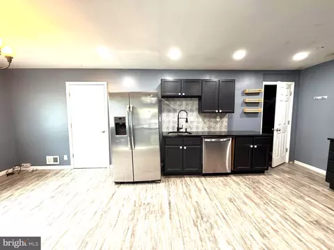 Kitchen - 7635 Stoney Creek Dr, Pasadena, MD 21122 photo 4 of 4