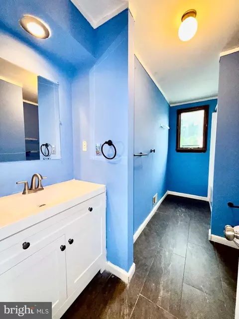Bath - 7635 Stoney Creek Dr, Pasadena, MD 21122 photo 6 of 10