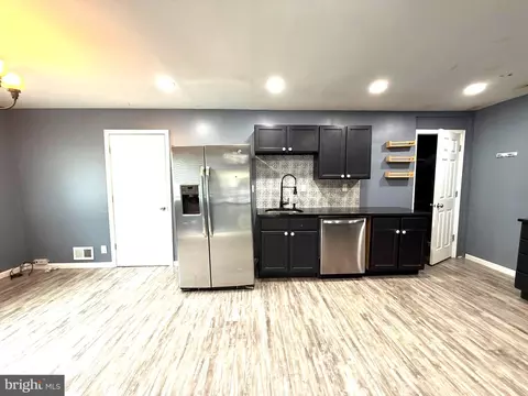 Kitchen - 7635 Stoney Creek Dr, Pasadena, MD 21122 photo 3 of 4