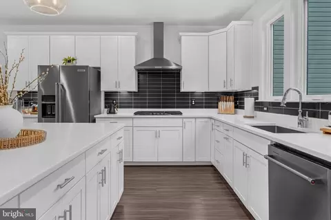 Kitchen - 3344 Pitch Pine Dr, Laurel, MD 20724 photo 2 of 3