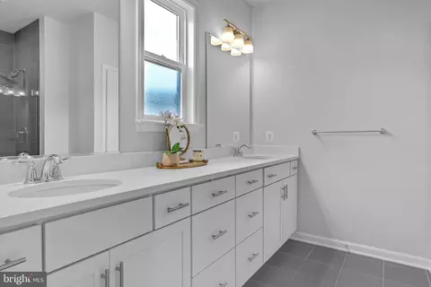 Bath - 3344 Pitch Pine Dr, Laurel, MD 20724 photo 2 of 4