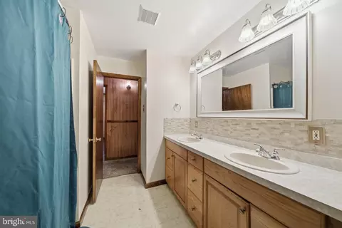 Entry Way - 504 Bruce Ave, Odenton, MD 21113 photo 5 of 6