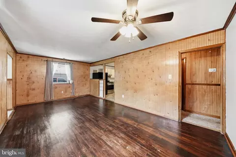 Living - 504 Bruce Ave, Odenton, MD 21113 photo 2 of 3
