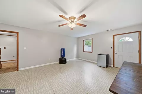 Entry Way - 504 Bruce Ave, Odenton, MD 21113 photo 4 of 6