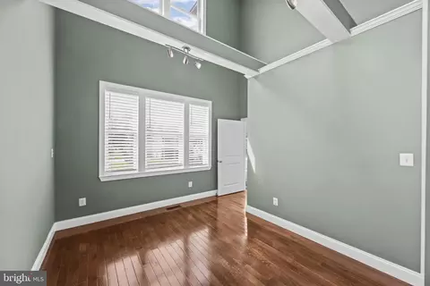 Entry Way - 2260 Lake Dr, Pasadena, MD 21122 photo 2 of 4