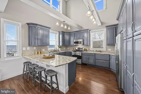 Kitchen - 2260 Lake Dr, Pasadena, MD 21122 photo 1 of 4