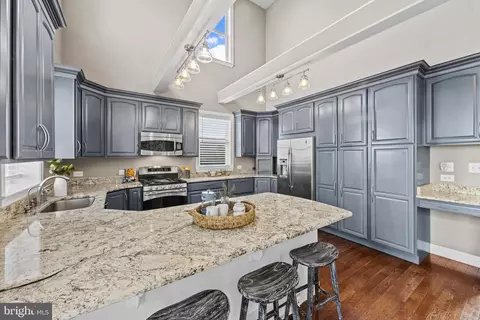 Kitchen - 2260 Lake Dr, Pasadena, MD 21122 photo 2 of 4