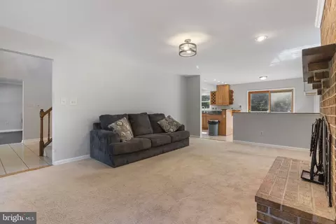 Living - 735 Evergreen Rd, Severn, MD 21144 photo 4 of 6