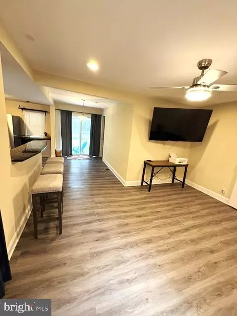 Entry Way - 19 Brookfield Rd, Pasadena, MD 21122 photo 2 of 3