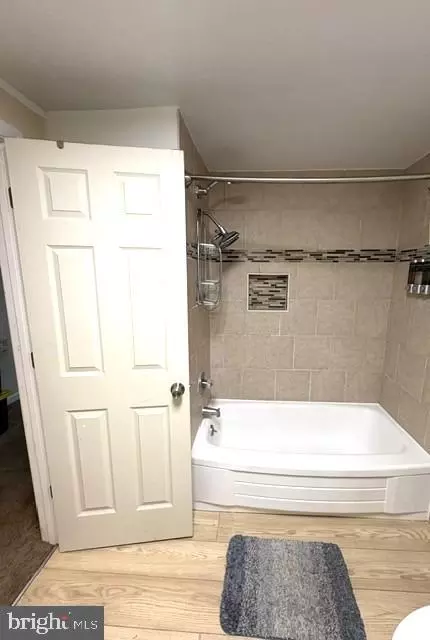 Bath - 19 Brookfield Rd, Pasadena, MD 21122 photo 3 of 3