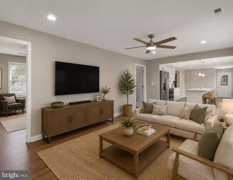 Living - 14 Montrose Rd, Pasadena, MD 21122 photo 2 of 2