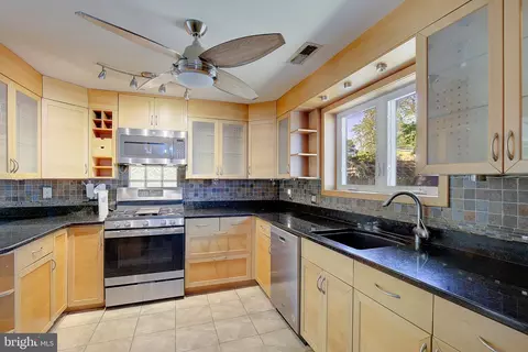 Kitchen - 1729 Shore Dr, Edgewater, MD 21037 photo 4 of 4
