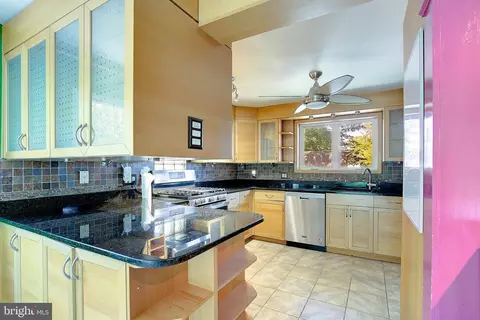 Kitchen - 1729 Shore Dr, Edgewater, MD 21037 photo 1 of 4