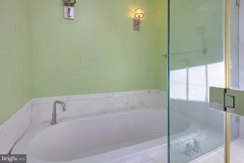 Bath - 1729 Shore Dr, Edgewater, MD 21037 photo 3 of 5
