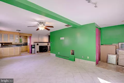 Living - 1729 Shore Dr, Edgewater, MD 21037 photo 2 of 5