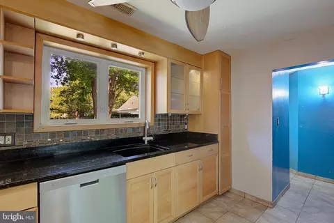 Kitchen - 1729 Shore Dr, Edgewater, MD 21037 photo 3 of 4