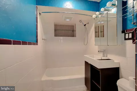 Bath - 1729 Shore Dr, Edgewater, MD 21037 photo 1 of 5