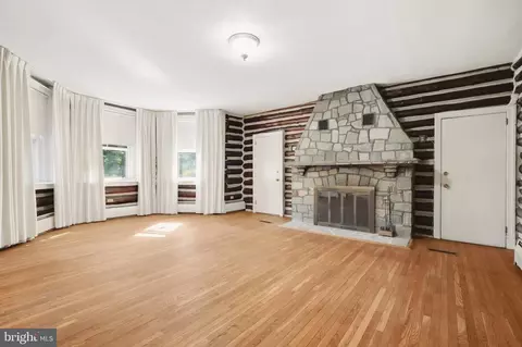 Living - 1576 Chickasaw Rd, Arnold, MD 21012 photo 1 of 7