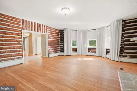 Living - 1576 Chickasaw Rd, Arnold, MD 21012 photo 3 of 7