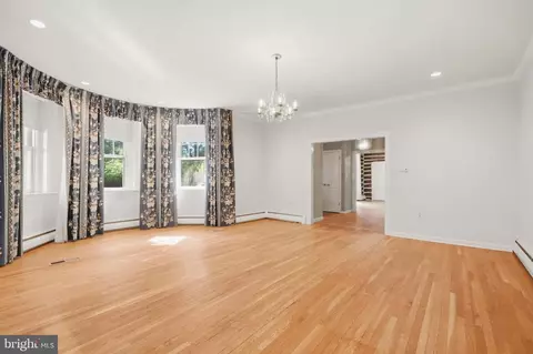 Living - 1576 Chickasaw Rd, Arnold, MD 21012 photo 4 of 7