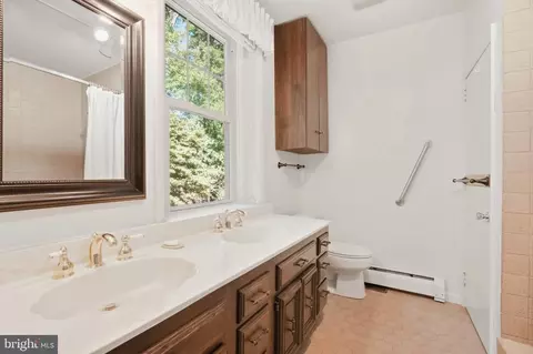 Bath - 1576 Chickasaw Rd, Arnold, MD 21012 photo 1 of 4