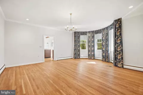 Living - 1576 Chickasaw Rd, Arnold, MD 21012 photo 5 of 7