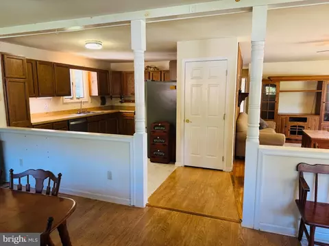 Entry Way - 795 Woods Rd, Pasadena, MD 21122 photo 1 of 2