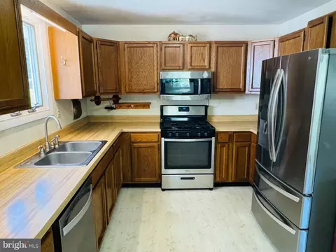 Kitchen - 795 Woods Rd, Pasadena, MD 21122 photo 1 of 2