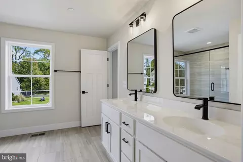 Bath - 3646 Otis Ave, Edgewater, MD 21037 photo 1 of 4