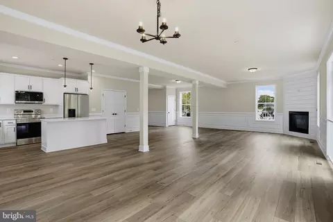 Living - 3646 Otis Ave, Edgewater, MD 21037 photo 2 of 3