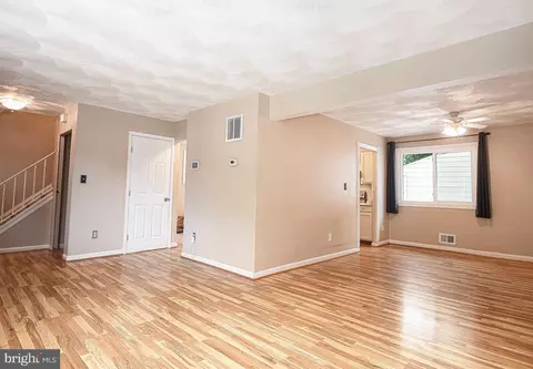 Living - 1044 Vena Ln, Pasadena, MD 21122 photo 6 of 8