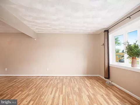 Living - 1044 Vena Ln, Pasadena, MD 21122 photo 4 of 8