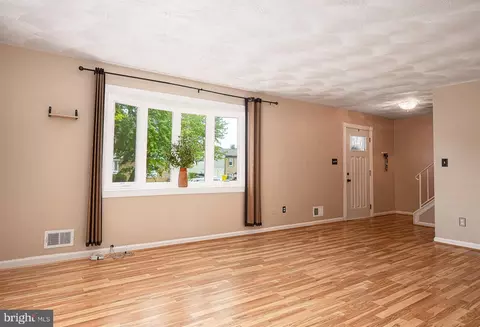Living - 1044 Vena Ln, Pasadena, MD 21122 photo 1 of 8
