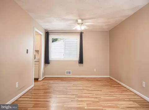 Living - 1044 Vena Ln, Pasadena, MD 21122 photo 7 of 8